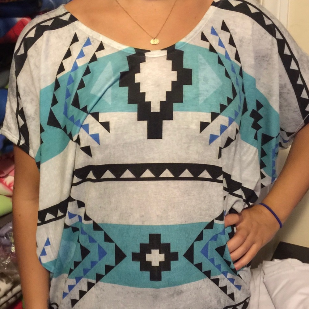 BNWOT Size M Enti Glamour Multi-Color Aztec Top